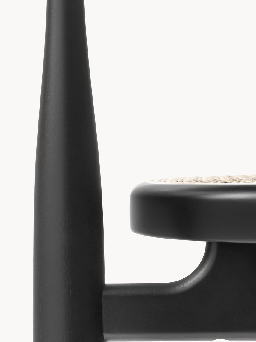 Bors Hazeran İşlemeli Ahşap Sandalye Siyah