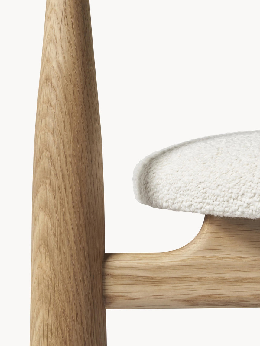 Bors Kırık Beyaz Bukle Minderli Ahşap Sandalye Meşe