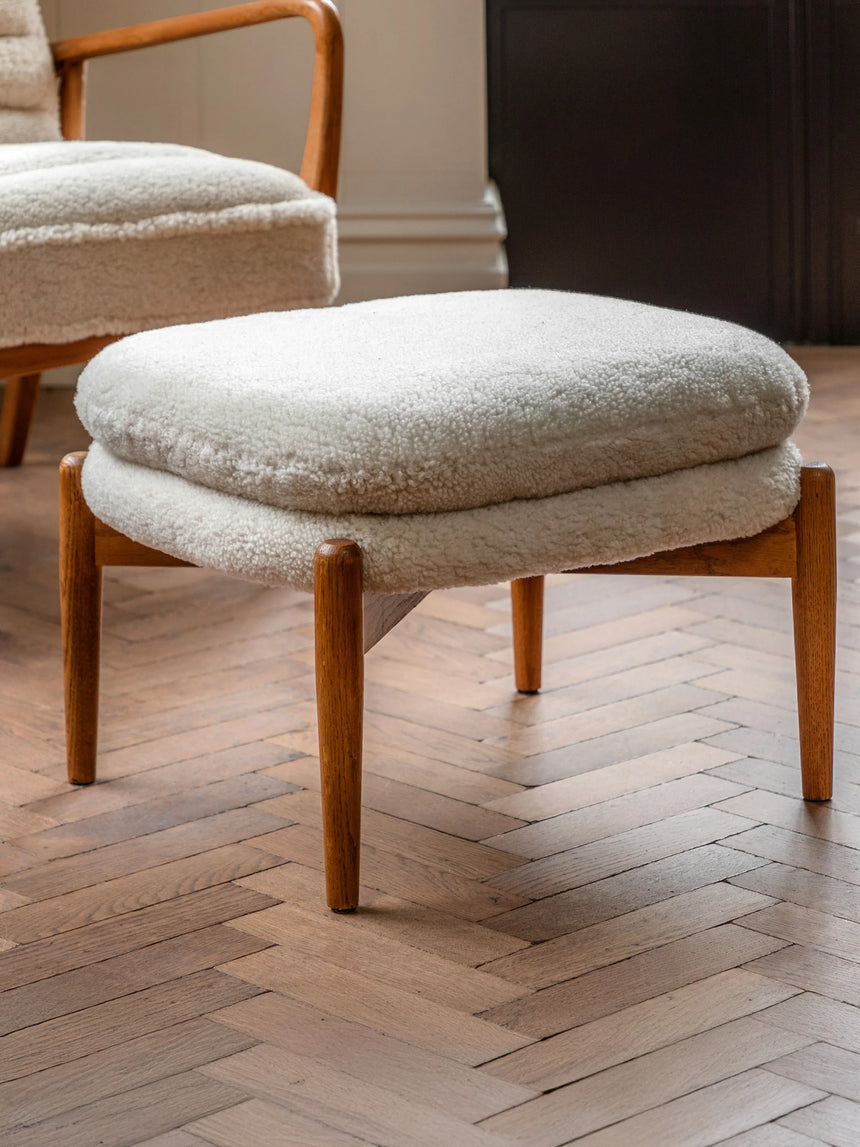 Erik Ahşap Ayaklı Puf Kırık Beyaz Teddy