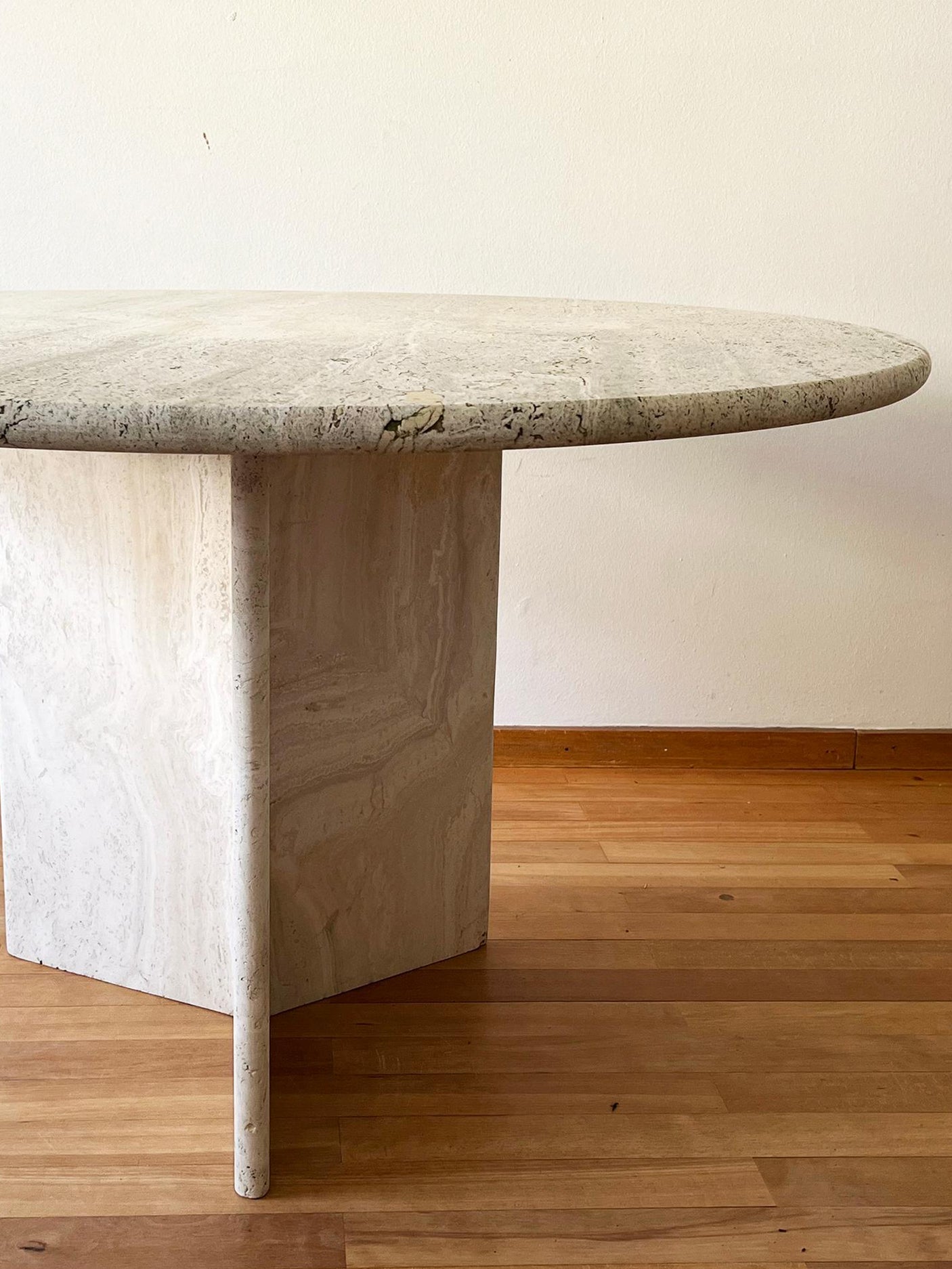 İbiza Yuvarlak Traverten Mermer Yemek Masası