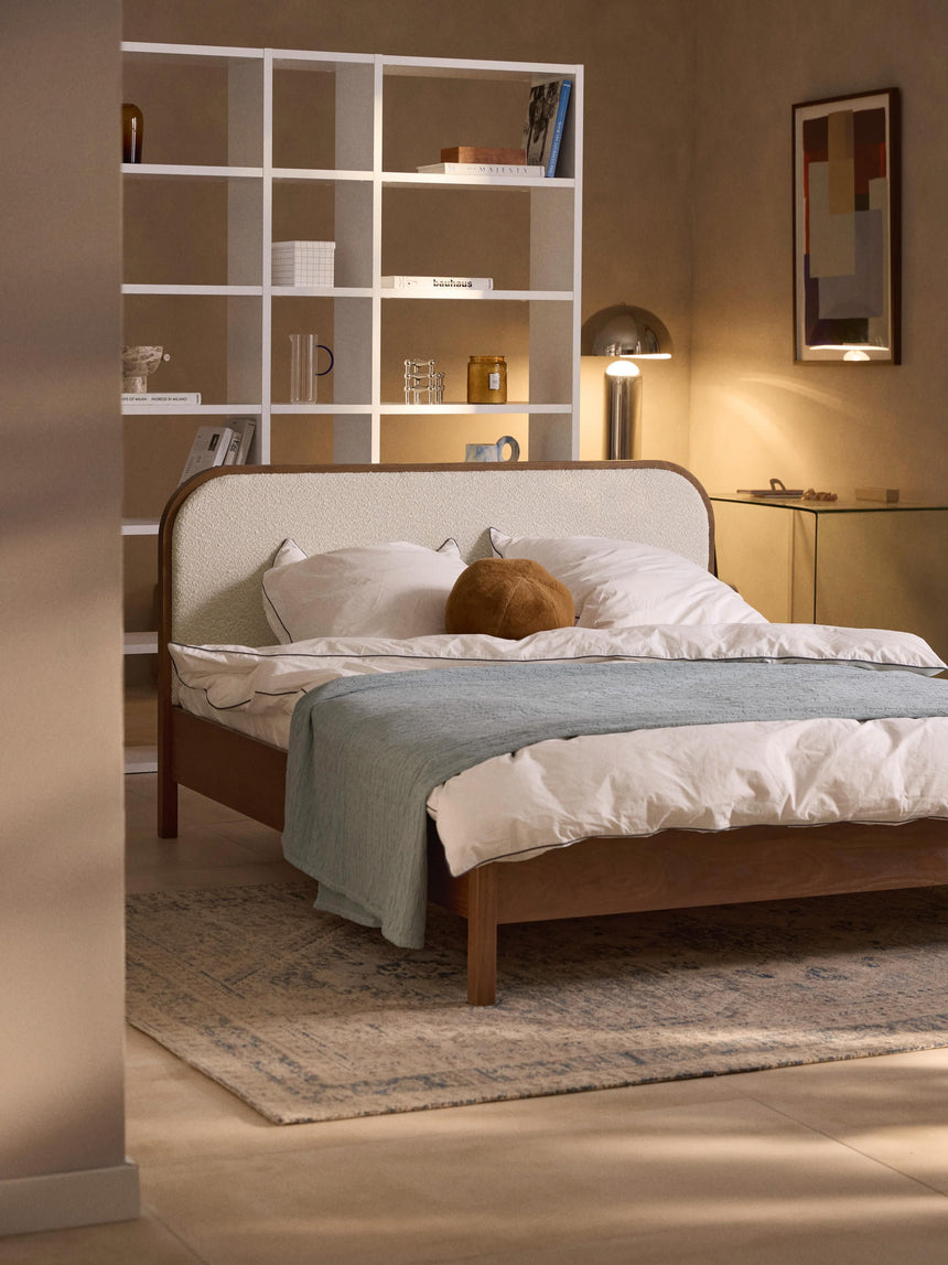 Kate Çift Kişilik Kırık Beyaz Bukle Ahşap Karyola Ceviz