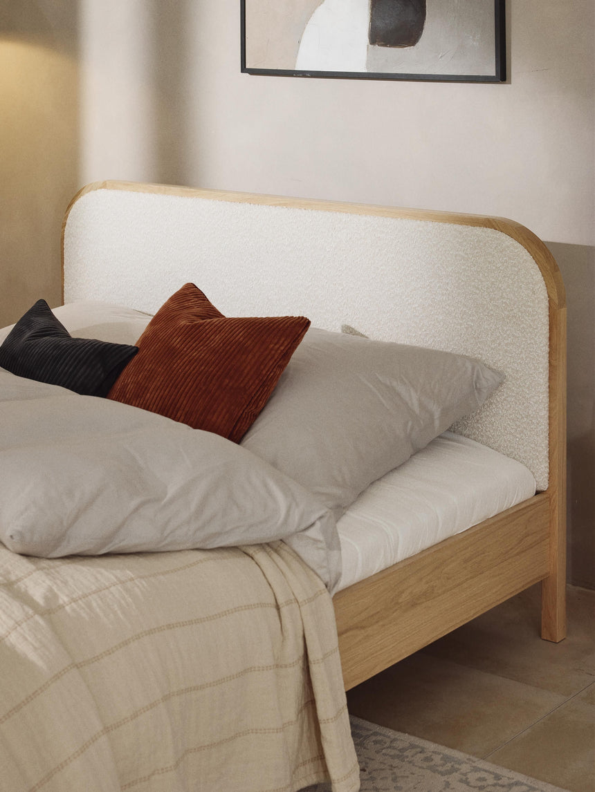 Kate Çift Kişilik Kırık Beyaz Bukle Ahşap Karyola Meşe