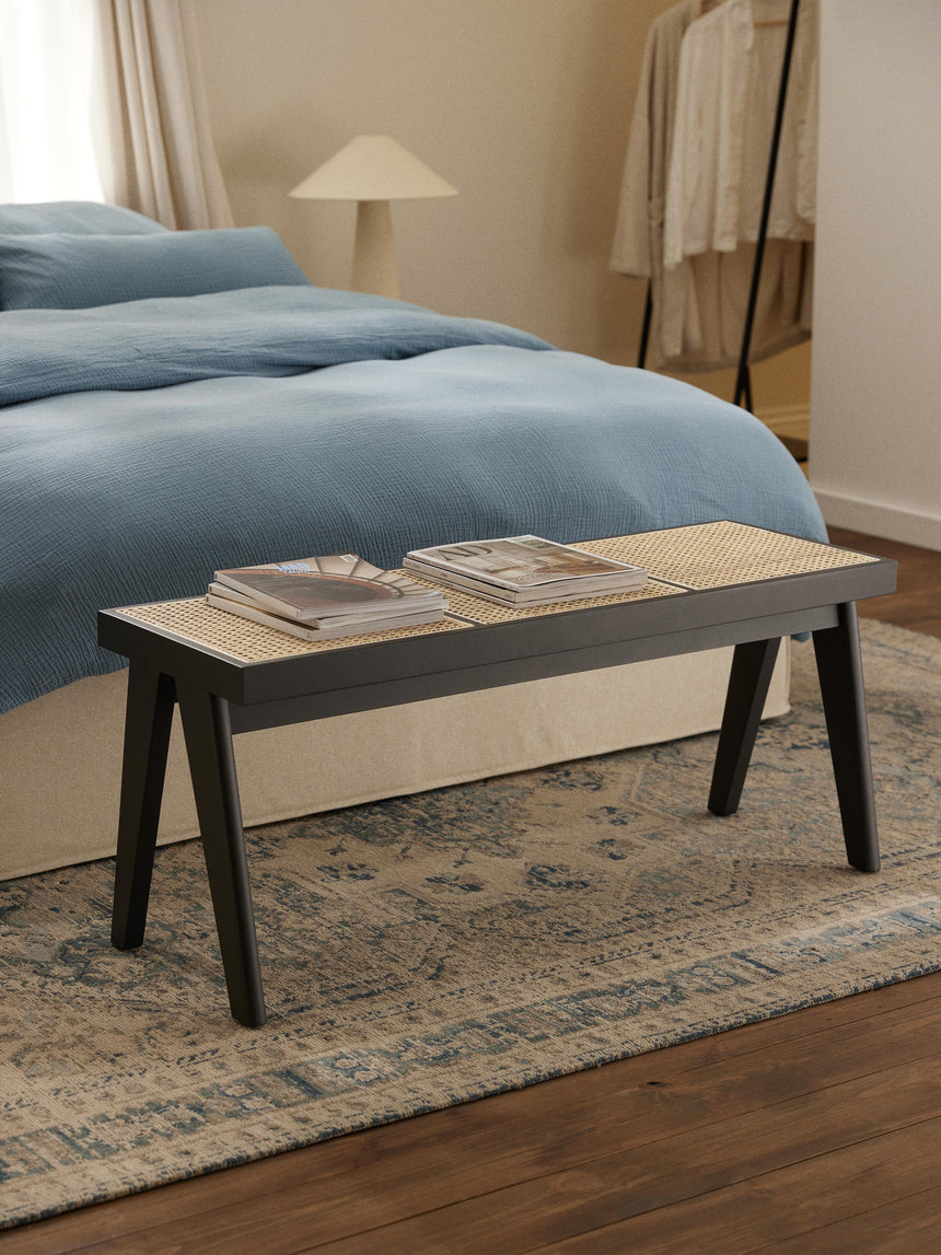 Sara Hazeran İşlemeli Ahşap Bank Siyah