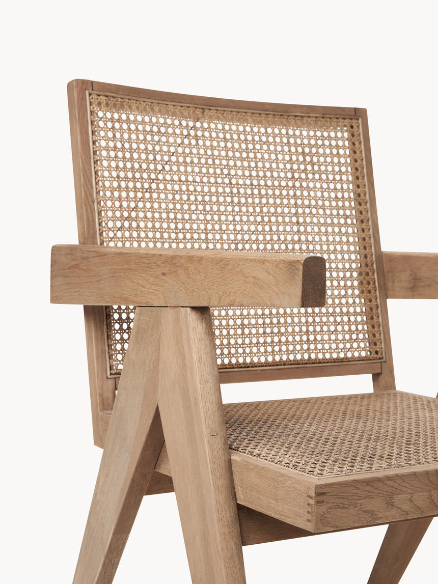 Sara Hazeran İşlemeli Ahşap Koltuk Meşe