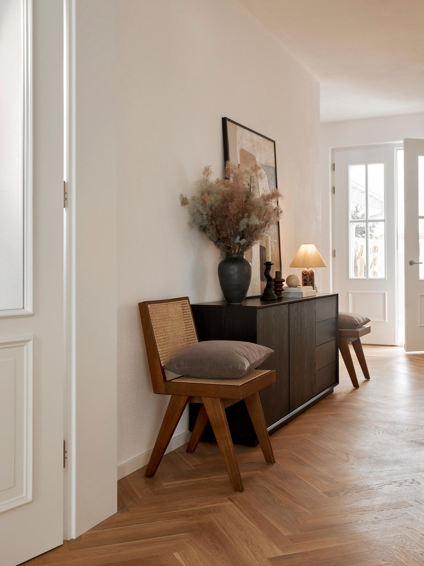 Sara Hazeran İşlemeli Ahşap Sandalye Ceviz