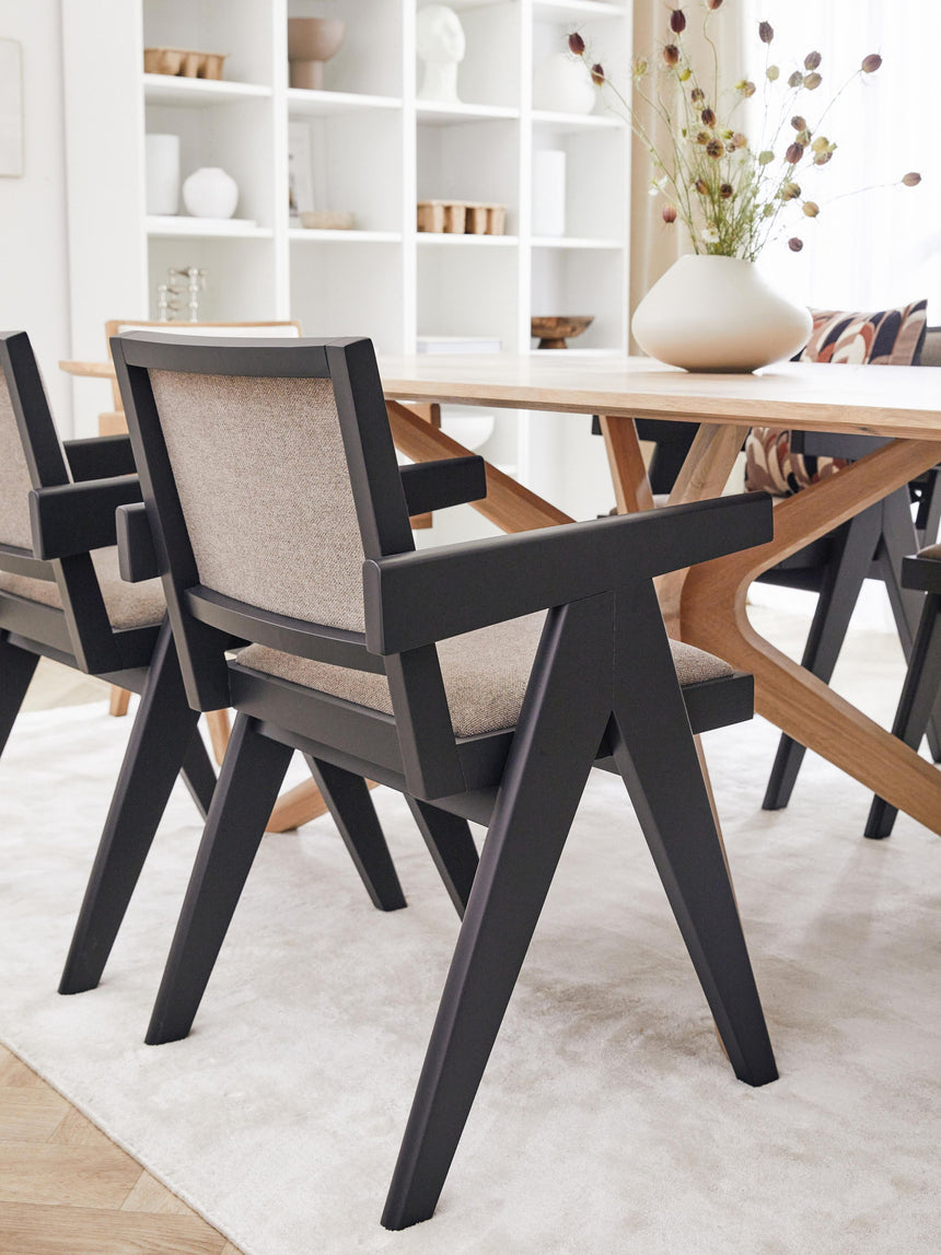 Sara Vizon Minderli Kollu Ahşap Sandalye Siyah