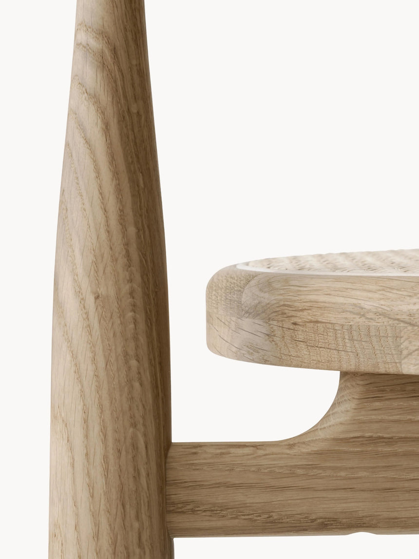 Bors Hazeran İşlemeli Ahşap Sandalye Meşe