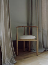 Bors Kırık Beyaz Bukle Minderli Ahşap Sandalye Meşe