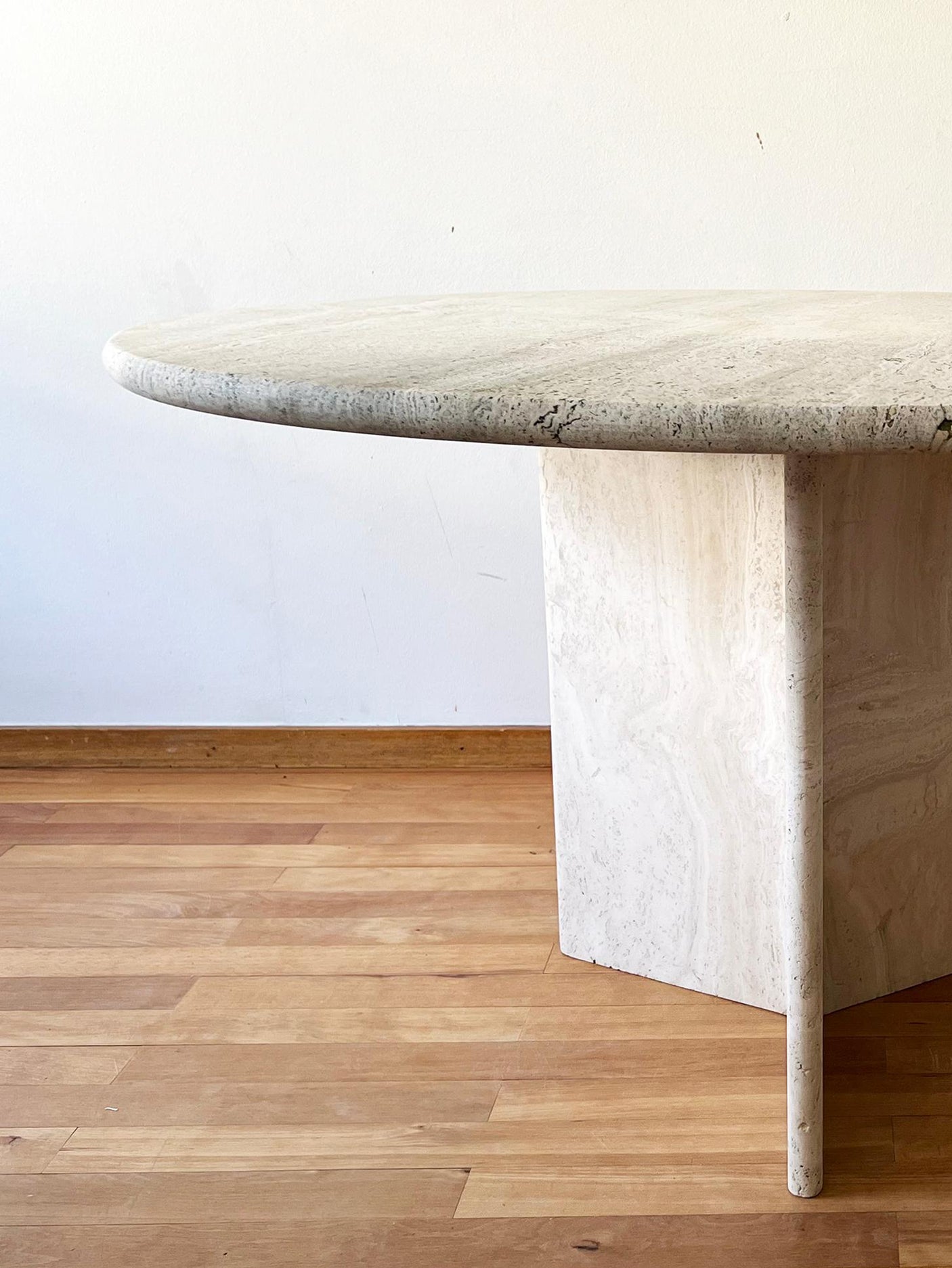 İbiza Yuvarlak Traverten Mermer Yemek Masası