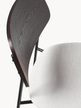 Omada Kırık Beyaz Keten Kumaş Döşemeli Ahşap Sandalye Ceviz