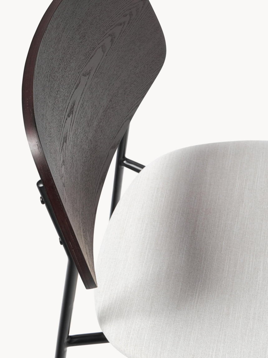 Omada Kırık Beyaz Keten Kumaş Döşemeli Ahşap Sandalye Ceviz