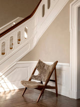 Play Ahşap Tekli Koltuk Kahve Koyun Postu Ceviz