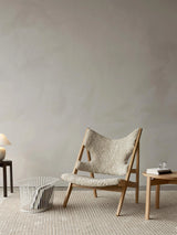 Play Ahşap Tekli Koltuk Kırık Beyaz Koyun Postu Meşe