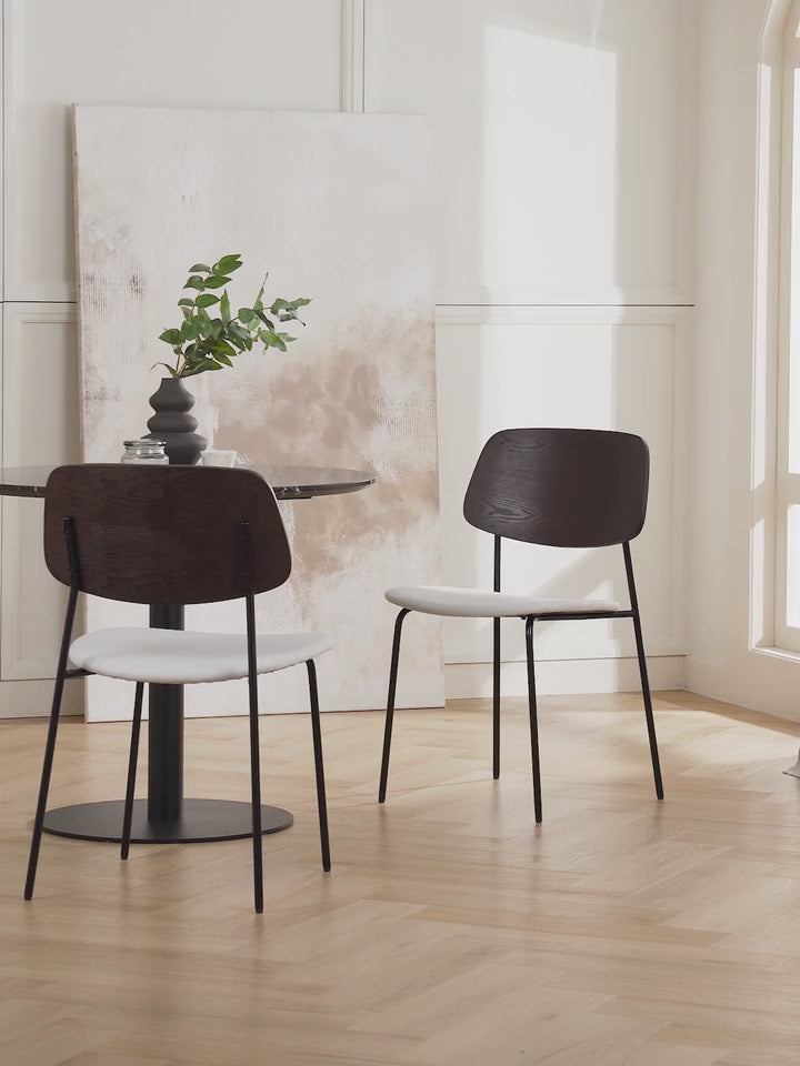 Omada Kırık Beyaz Keten Kumaş Döşemeli Ahşap Sandalye Ceviz