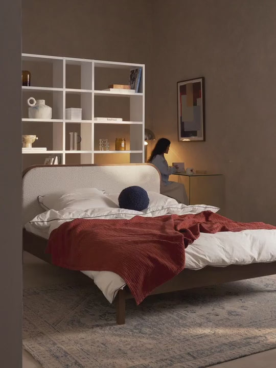 Kate Çift Kişilik Kırık Beyaz Bukle Ahşap Karyola Ceviz