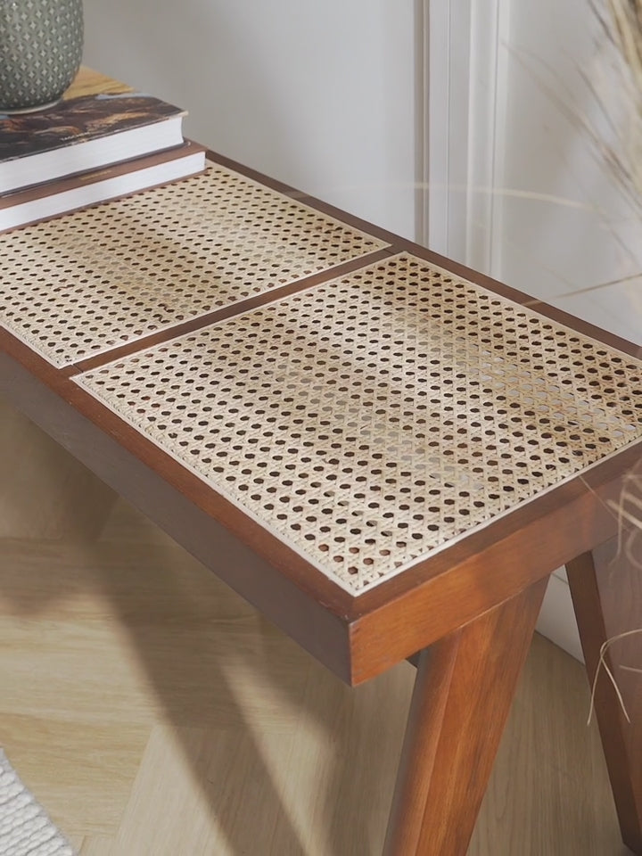 Sara Hazeran İşlemeli Ahşap Bank Ceviz