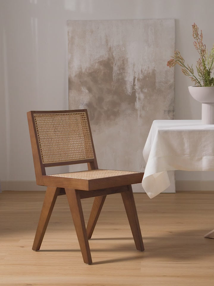 Sara Hazeran İşlemeli Ahşap Sandalye Ceviz