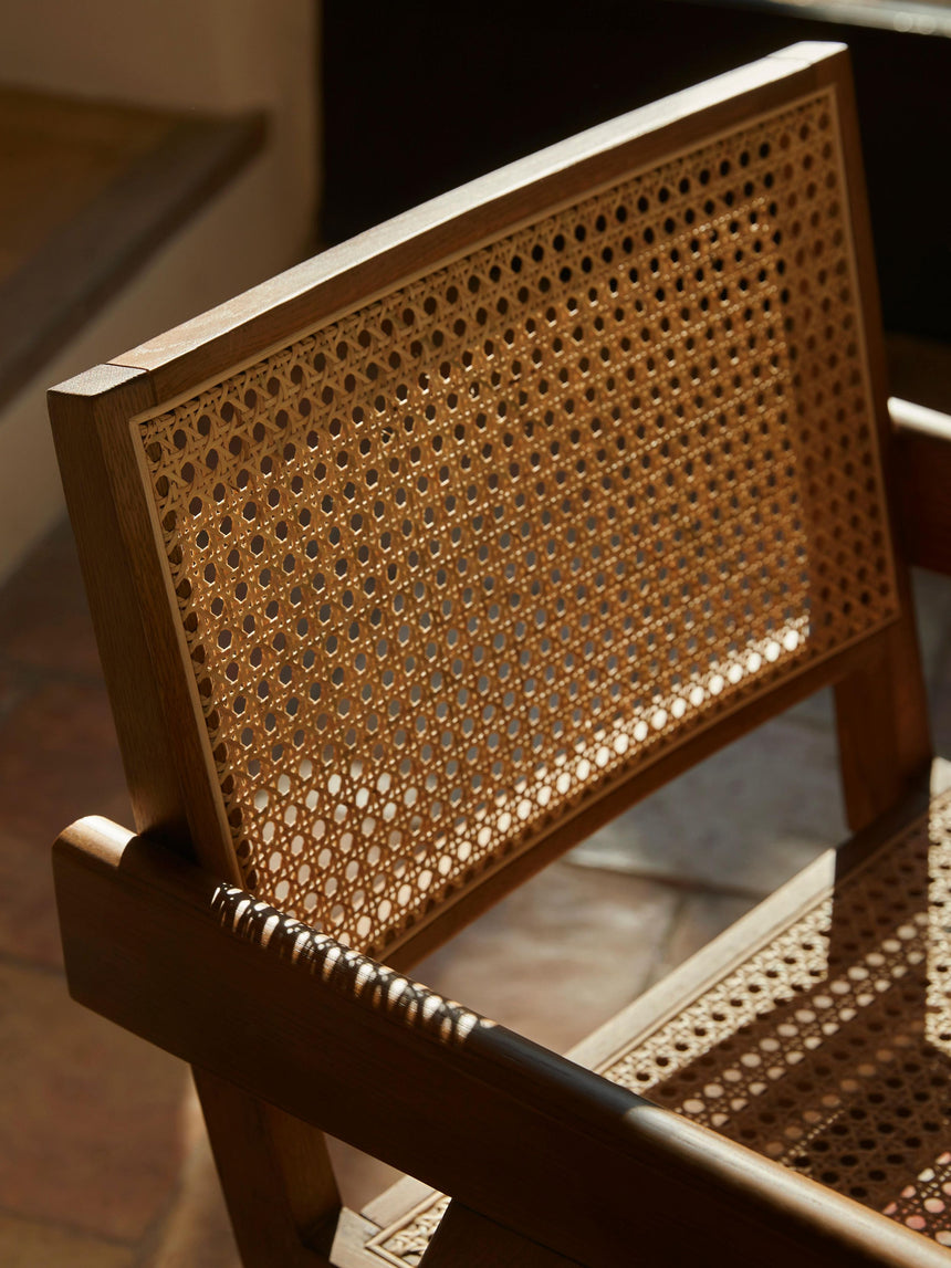 Sara Hazeran İşlemeli Ahşap Koltuk Ceviz