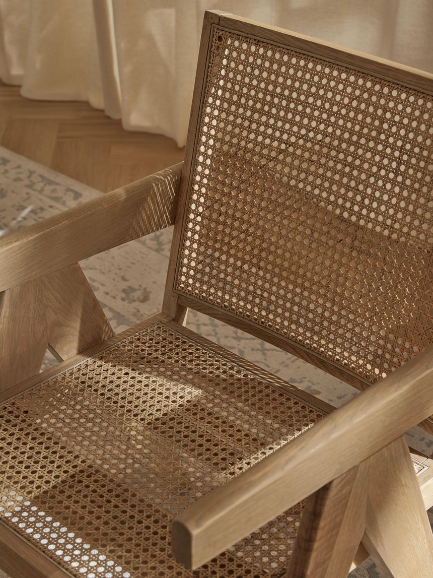 Sara Hazeran İşlemeli Ahşap Koltuk Meşe