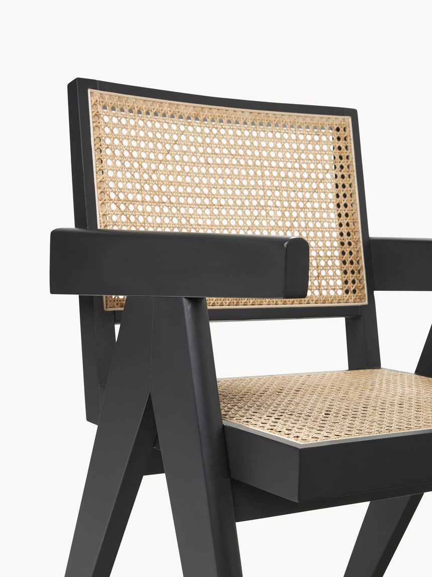 Sara Hazeran İşlemeli Kollu Ahşap Sandalye Siyah